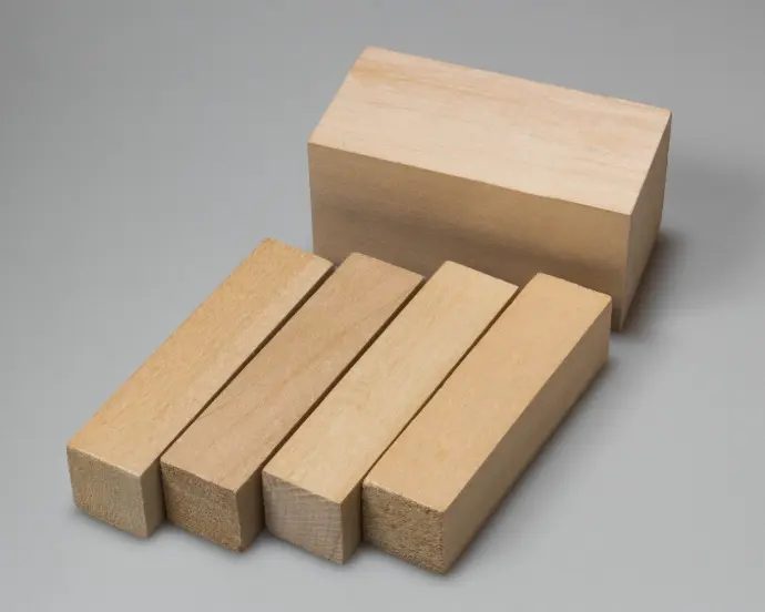 BOIS PAR BEAVERCRAFT / ENSEMBLE DE 5 BLOCS DE SCULPTURE EN TILLEUL