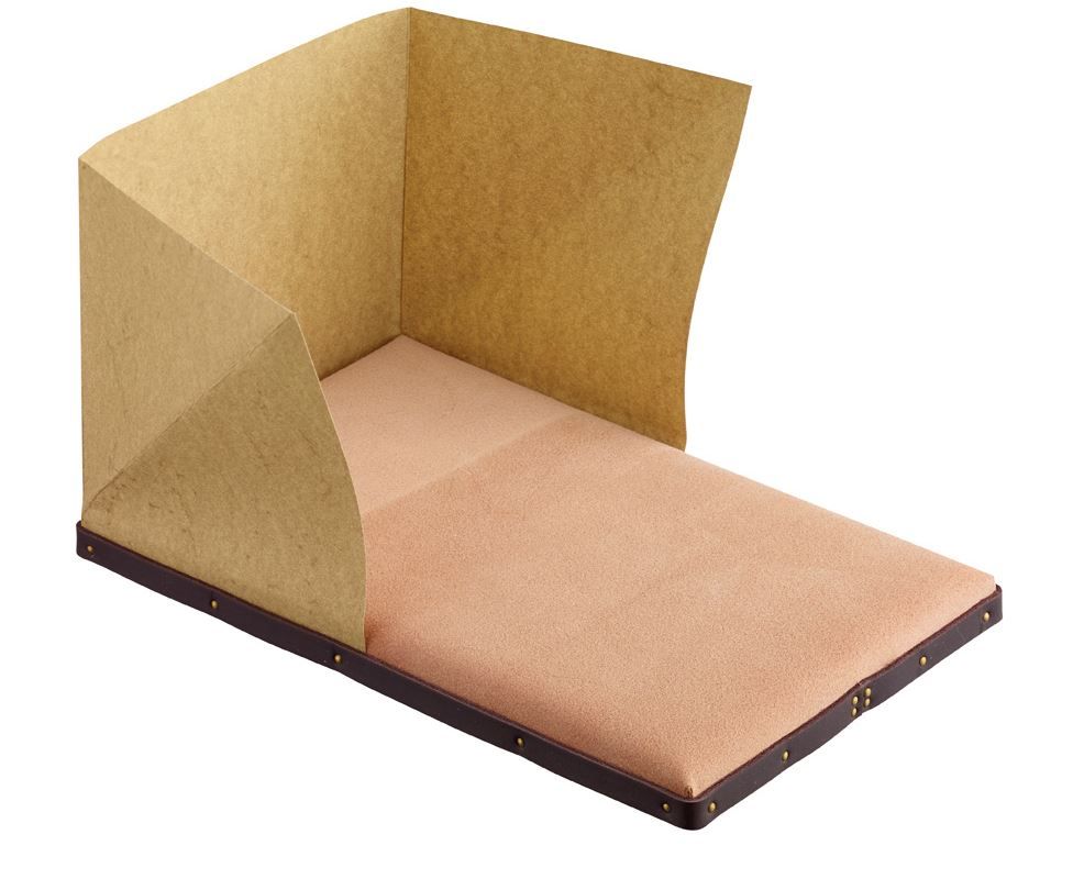 DORURE / COUSSIN A DORER EN CUIR 25 X 15 cm