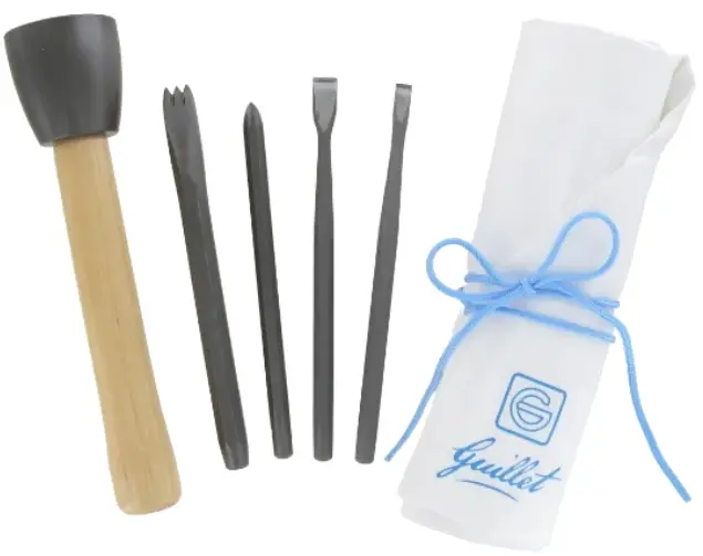 GUILLET / TROUSSE N°7 INITIATION CARBURE 4 OUTILS + 1 MASSETTE 600gr / 2 CI+1 GR+1 BRO