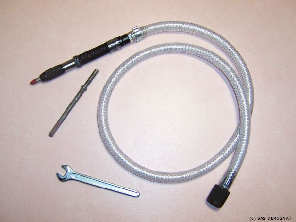 MARTEAU CUTURI TYPE PLUME + OUTIL