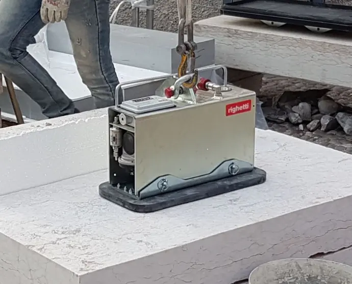 VENTOUSE RIGHETTI A BATTERIE * PATIN 760x350 FORCE 600 KG ET 300 KG EN VERTICAL 