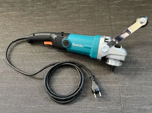 [SA7000C] MAKITA * BOUCHARDEUSE PONCEUSE SA7000C 1600 W AVEC POIGNEE EN BOUT * 0 à 4000 tr/mn